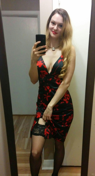 Long-legged girl takes pictures of herself naked
