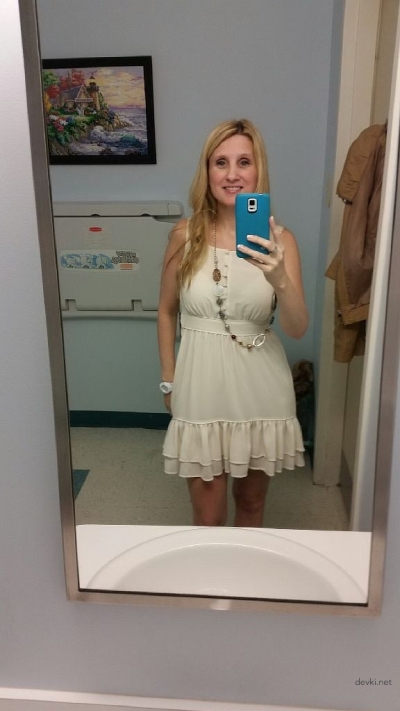 Mature takes intimate photos for her lover