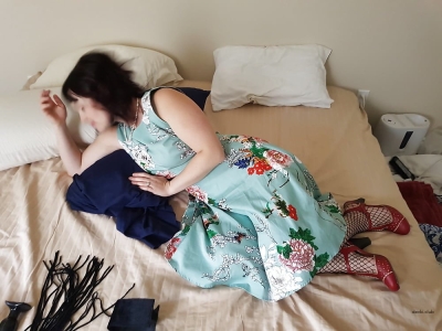 Cute mature cutie posing sexy at home