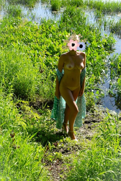 Undressed in nature