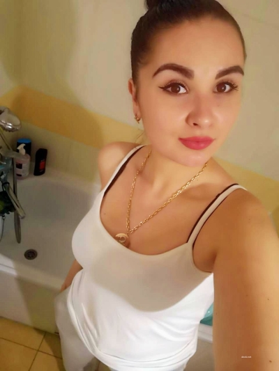 Сочная мамка позирует дома