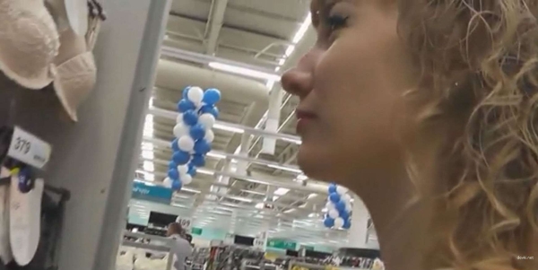 Секс девушки в примерочной